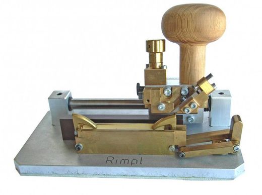 Màquina gubiadora Rimpl per a oboè
